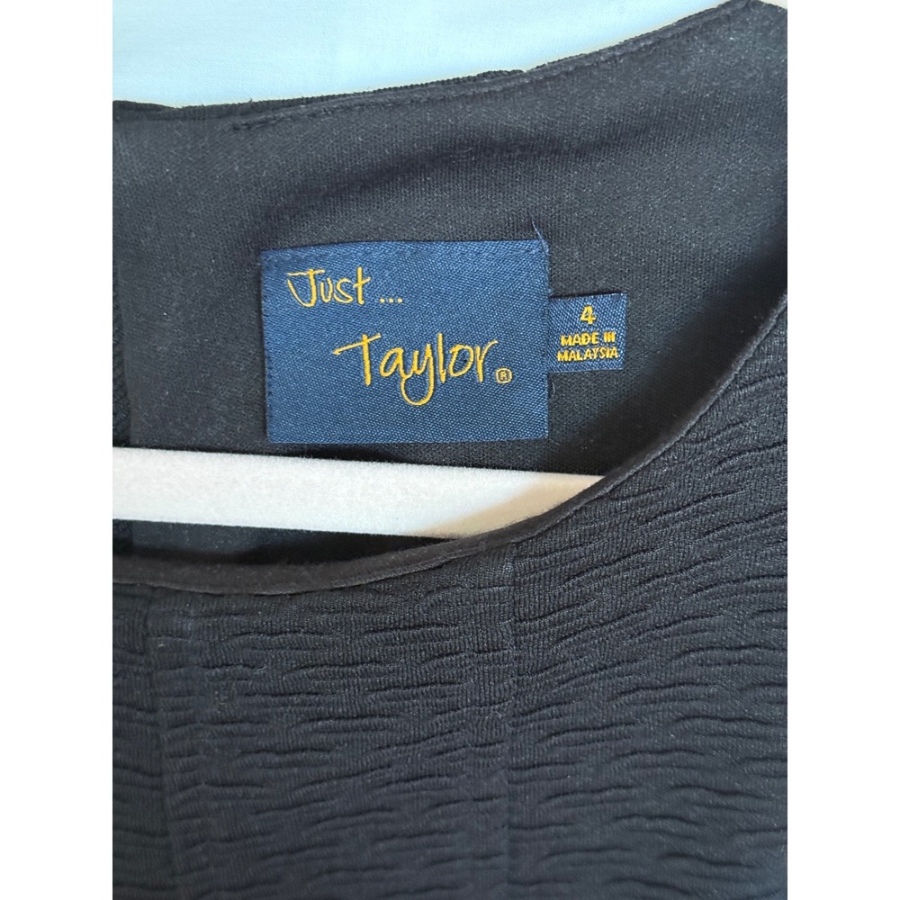Just Taylor Black Textured Ripple Knit Fit and Flare Dress Gold Zipper Size 4